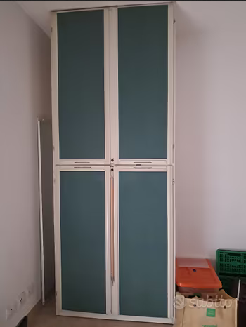 Armadio con ante in velluto