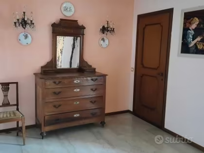 Comò con specchio