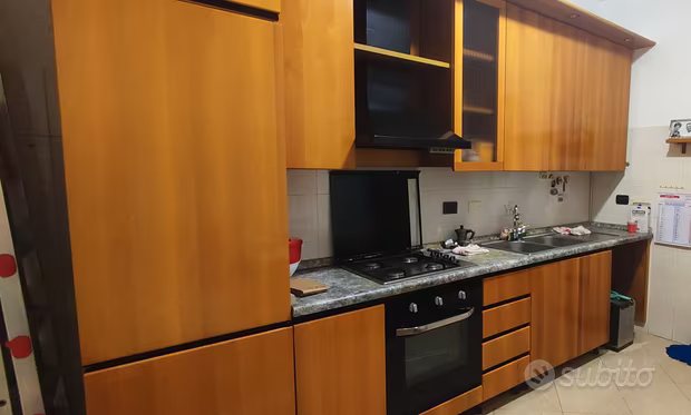 Cucina + tavolo + sedie