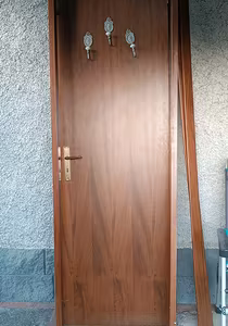Porta con telaio
