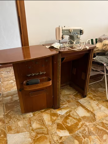 Macchina da cucire Necchi
