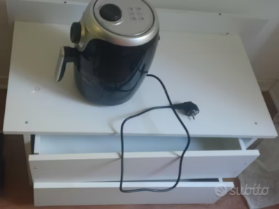 Comodino e friggitrice ad aria