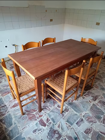 Tavolo con sedie