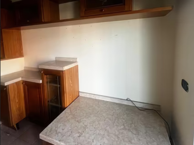 Mobiletti in marmo e legno