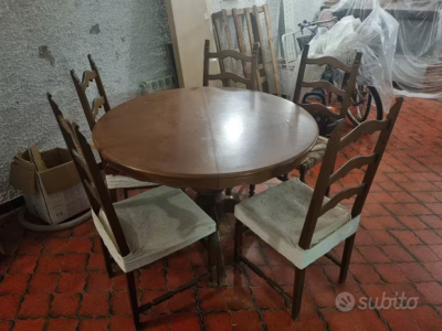 Tavolo con 6 sedie in legno