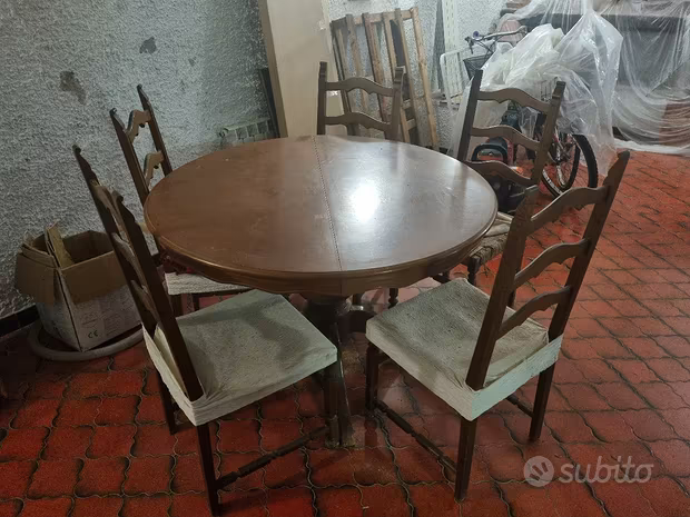 Tavolo con 6 sedie in legno
